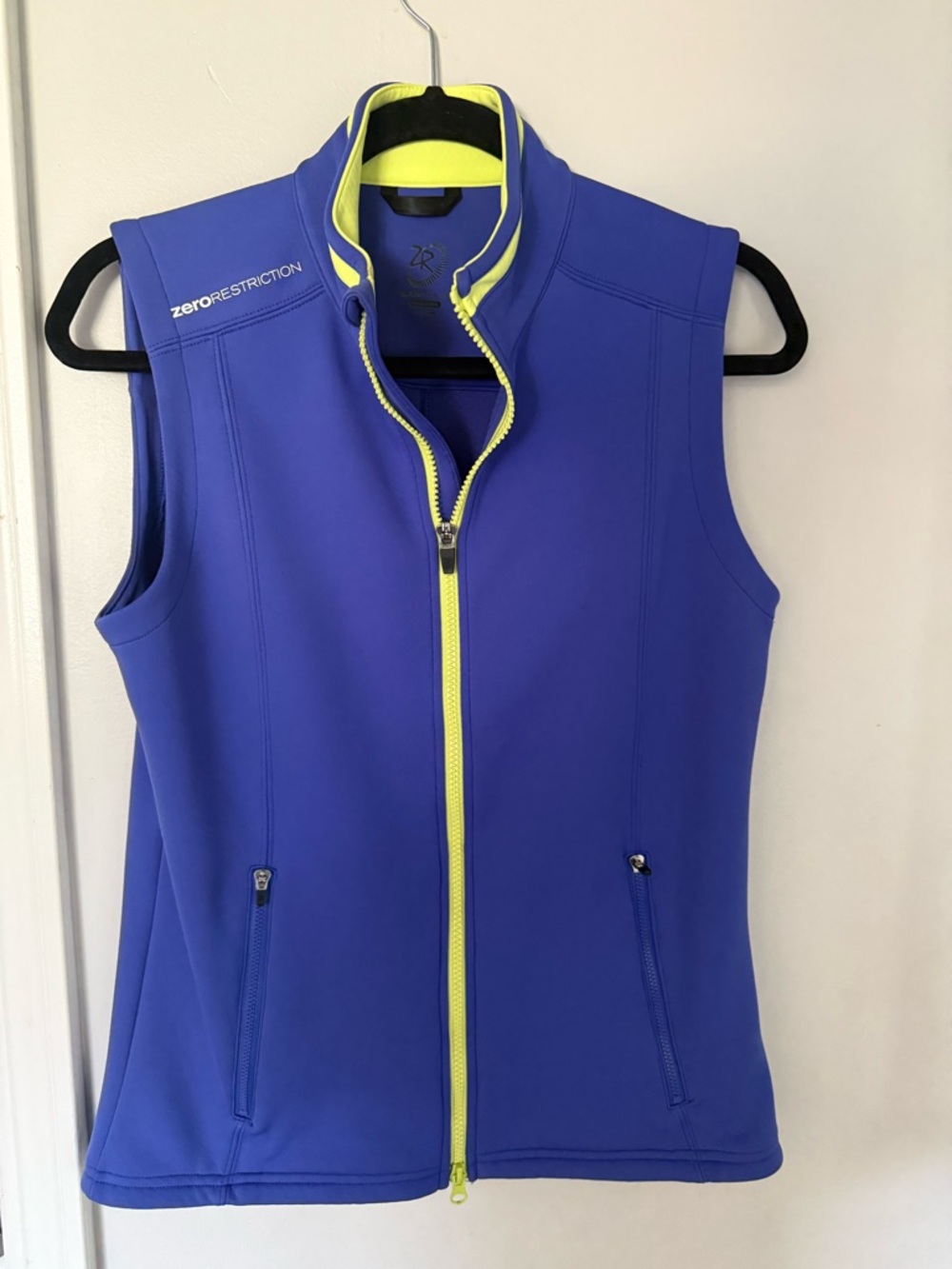ZERO RESTRICTION TOUR SERIES WOMENS FULL ZIP VEST SMALL